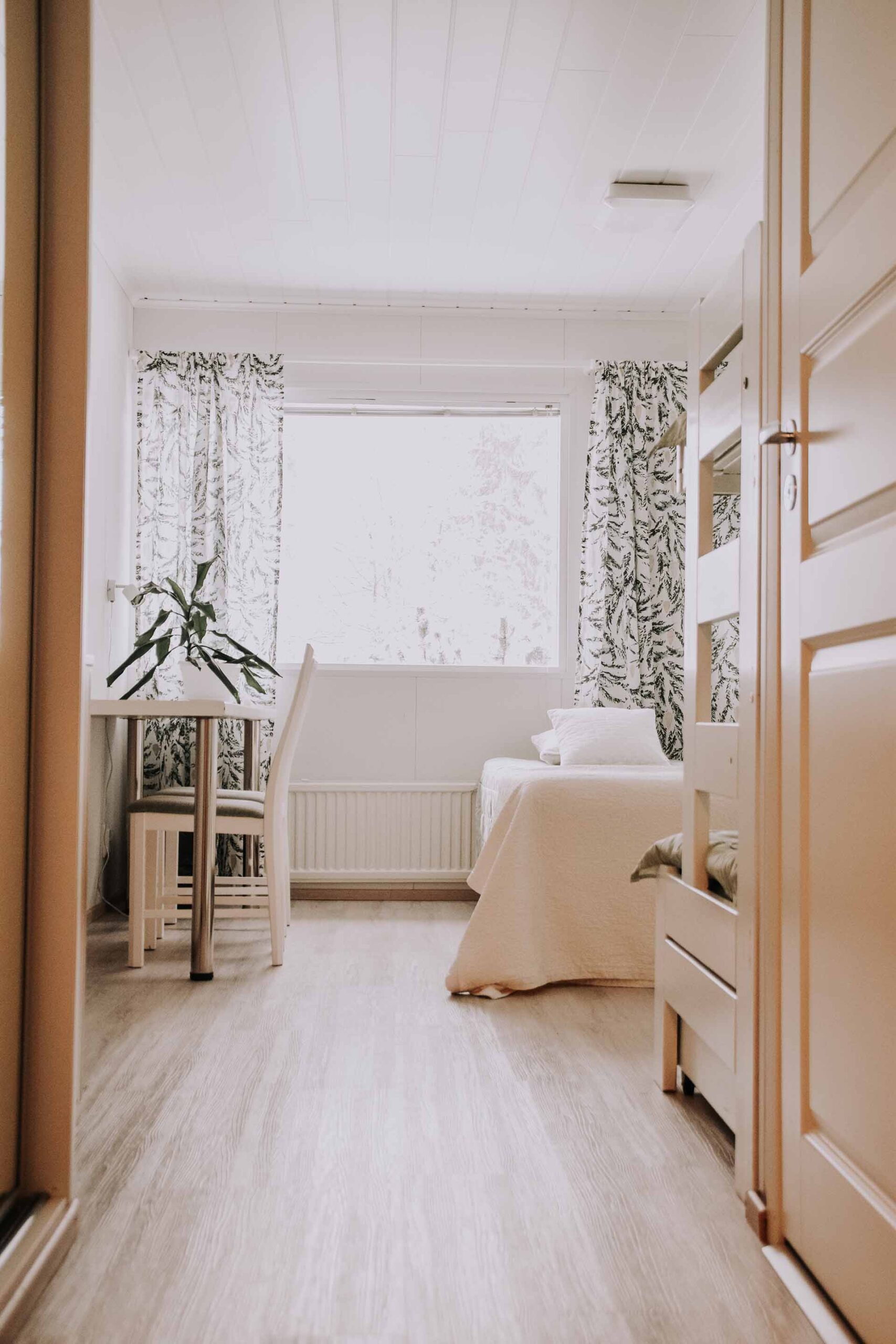 Kaupunkihuone joka on valoisa. Kiva paikka majoittua.