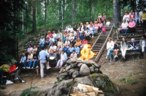 Ulkona on pidetty monia tapahtumia. Nyt ollaan amfiteatterissa.